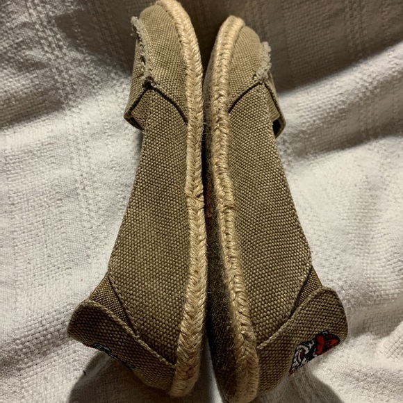 UGA GA Bulldogs Embroidered Logo Slip On Espadrilles - Picture 6 of 10